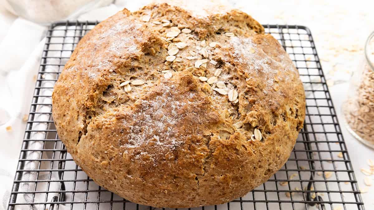 Quick Irish Soda Bread: Crusty Outside, Soft Inside – Perfect for Dipping